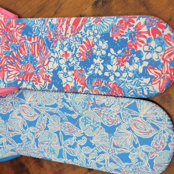 Lilly Pulitzer Set insulated Cooler and Cooler Tote with coozie and wine sleeve - Picture 5 of 9